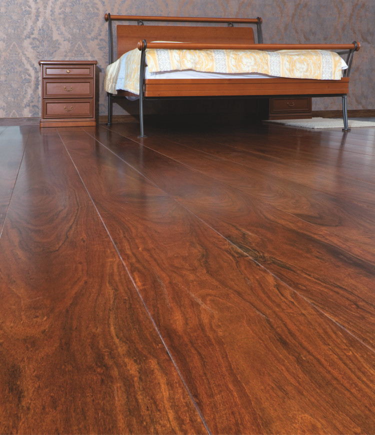 Immagine galleria 11 - Pavimento in legno marrone con il letto