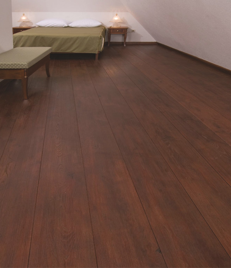 Immagine galleria 17 - Pavimento in legno di color marrone scuro