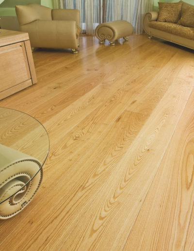 Immagine galleria 3 - Pavimento in legno chiaro in un soggiorno
