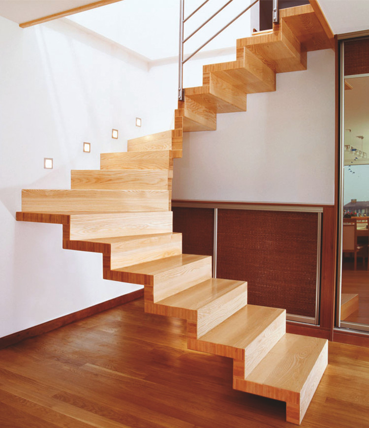 Immagine galleria 5 - Quadrate scale in legno marrone chiaro